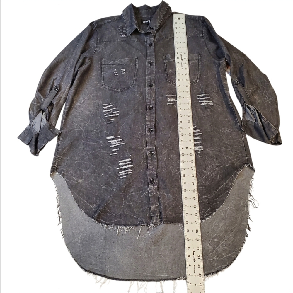 Thrill Jeans Distressed Shirt Women's Size 2X Black Dark Wash Hi Low Raw Hem - Picture 8 of 13